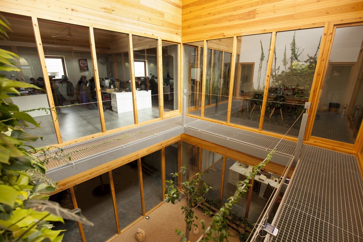 Alchimia's offices in Figueres are built with sustainable hemp to create an environment that reflects the company's ethos of Growing Happiness. Photo: An internal view of a modern "green" office building.